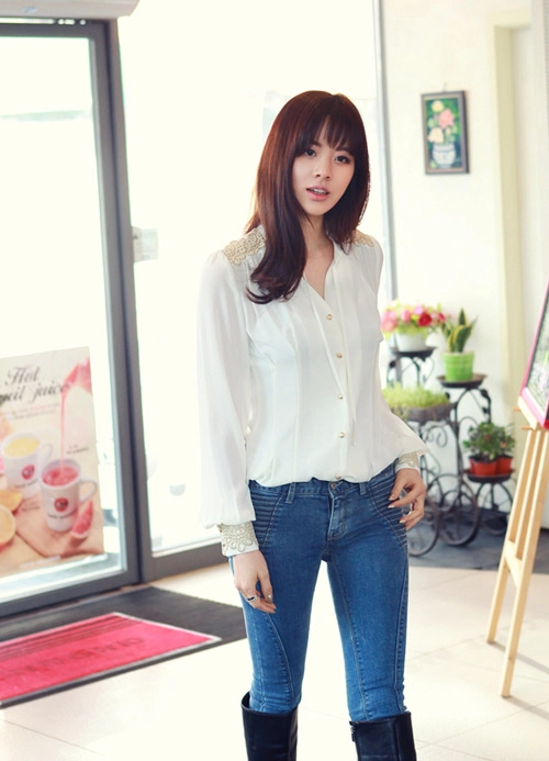 Bí quyết biến tấu đẹp cho sơ mi trắng
