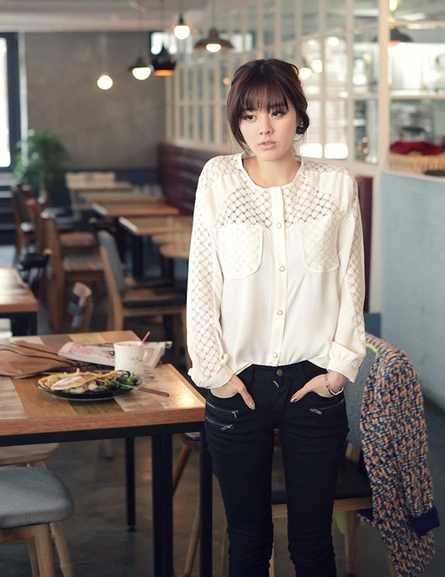 Bí quyết biến tấu đẹp cho sơ mi trắng