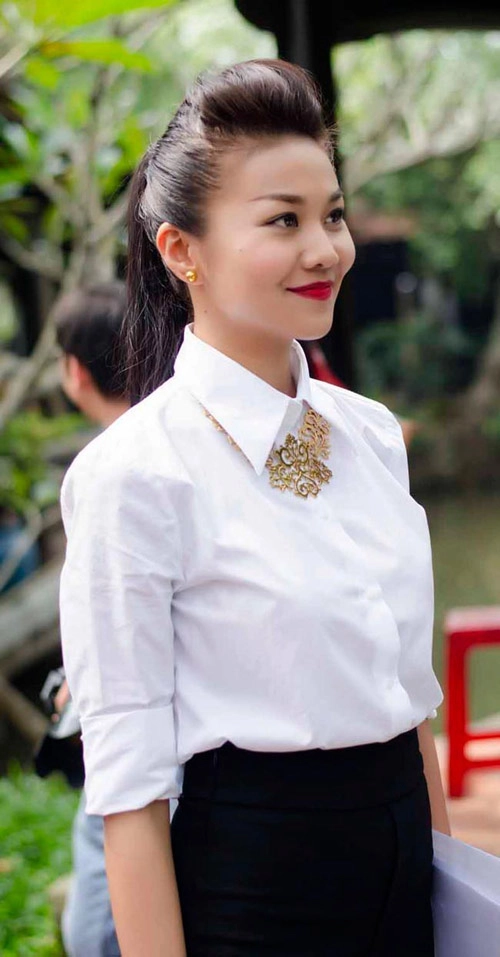 lục bst sơ mi trắng chất đẹp của thanh hằng