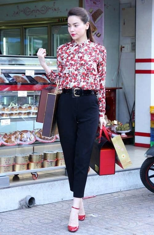 Người đẹp hà hồ mê mệt sơ mi hoa