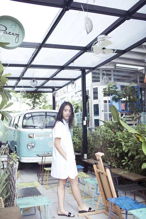 Thanh lịch và phóng khoáng cùng váy sơ mi như các fashionista