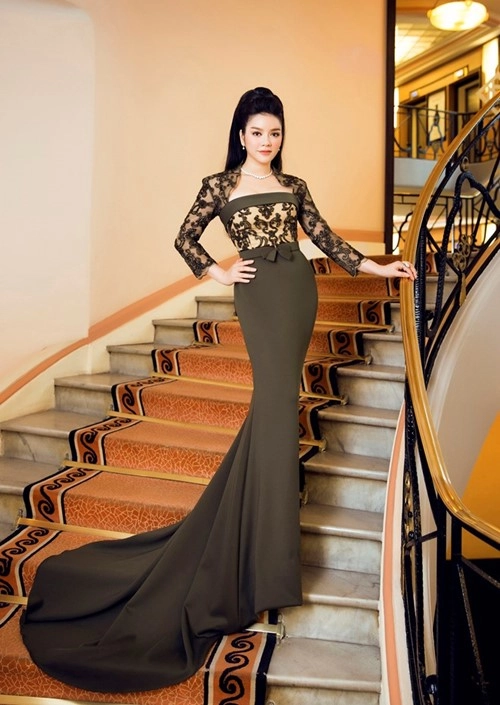 7 chiếc váy giúp lý nhã kỳ làm mưa làm gió tuần qua