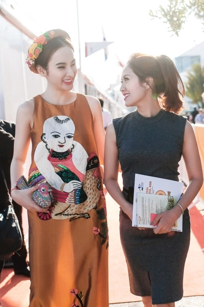 Angela phương trinh diện váy tranh đông hồ đến cannes