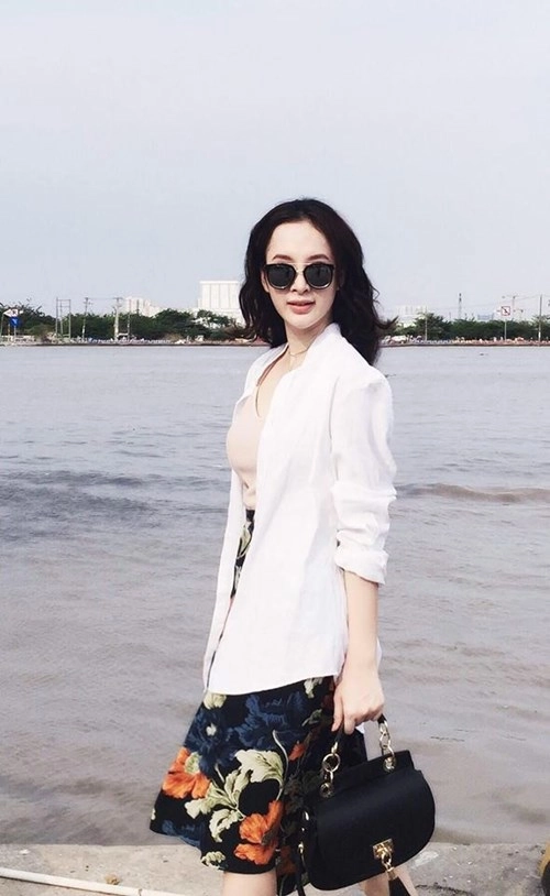 Chẳng cần đồ hiệu váy áo bình dân vẫn giúp trinh angela tỏa sáng