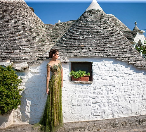 Kim tuyến diện váy cưới mơ màng giữa ngôi làng cổ ý