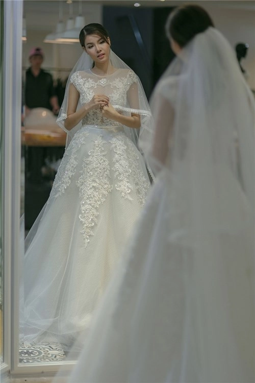 Ngẩn ngơ trước vẻ quyến rũ của chiếc váy kỳ hân sẽ mặc trong ngày cưới