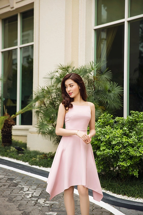 Á hậu huyền my diện váy đẹp nao lòng