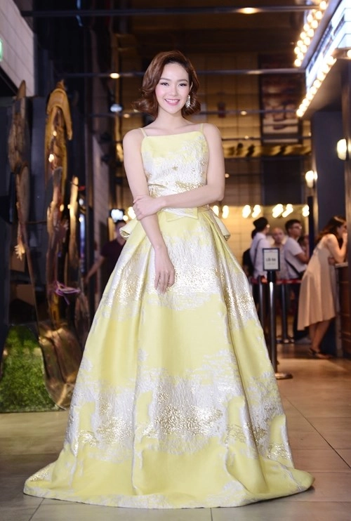 Hồ ngọc hà diễm my tỏa sáng với váy cảm hứng thiên nhiên