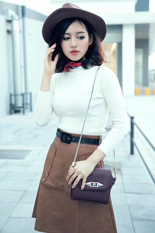 Bí quyết diện áo len cổ lọ ấm và đẹp nữ công sở không thể làm ngơ