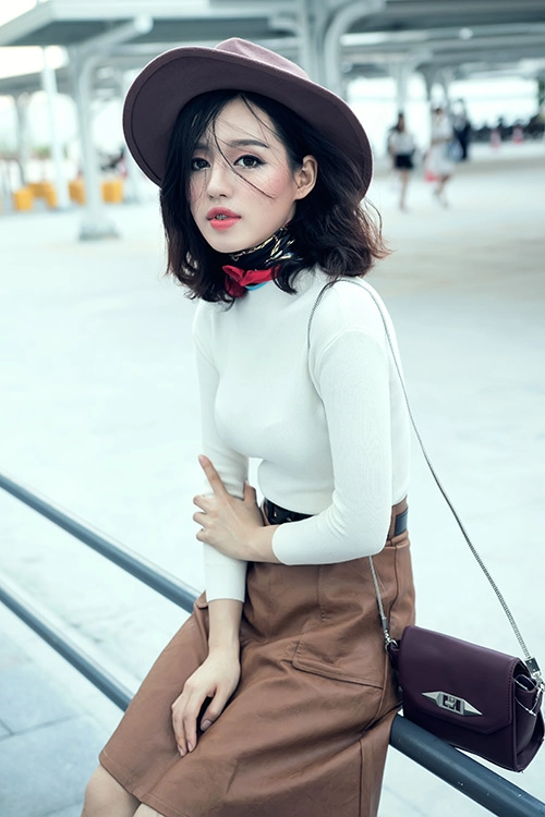 Bí quyết diện áo len cổ lọ ấm và đẹp nữ công sở không thể làm ngơ