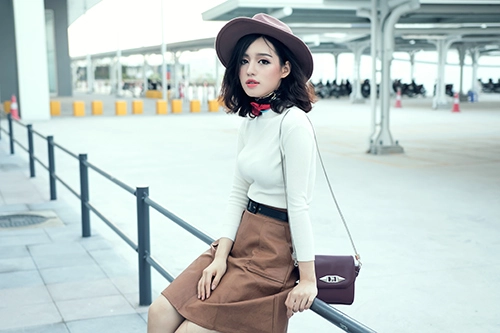 Bí quyết diện áo len cổ lọ ấm và đẹp nữ công sở không thể làm ngơ
