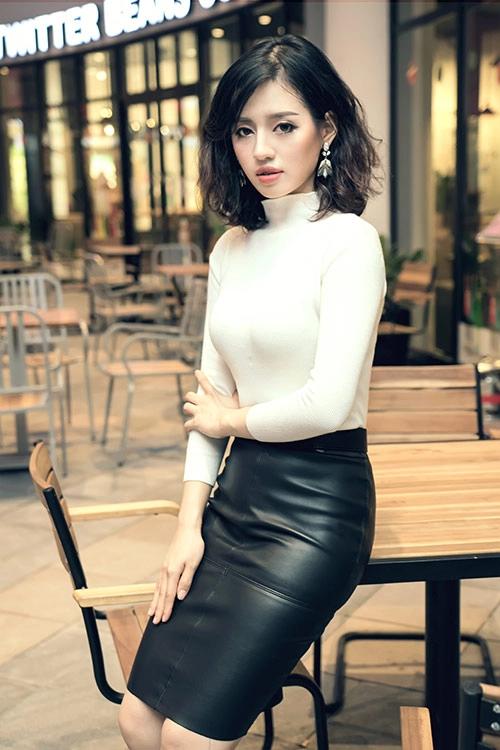 Bí quyết diện áo len cổ lọ ấm và đẹp nữ công sở không thể làm ngơ