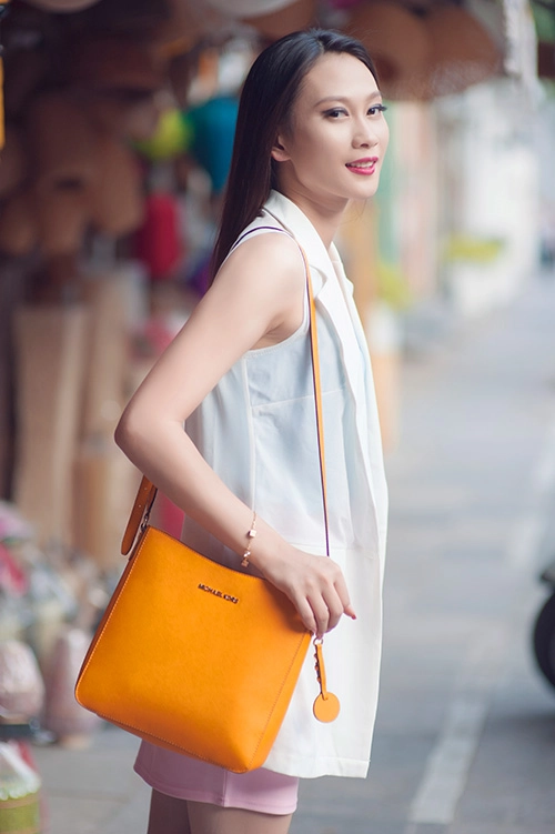 Bí quyết mặc màu pastel điệu mà không sến cho nữ công sở