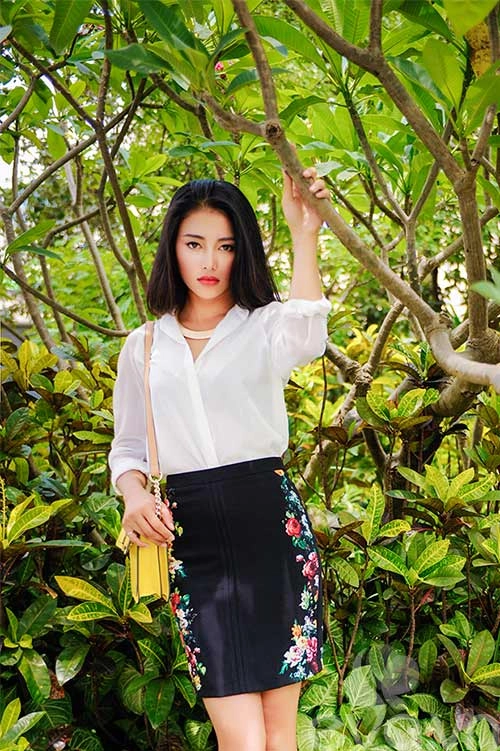 Cách diện họa tiết hoa đẹp ngọt đến công sở