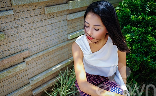 Cách diện họa tiết hoa đẹp ngọt đến công sở