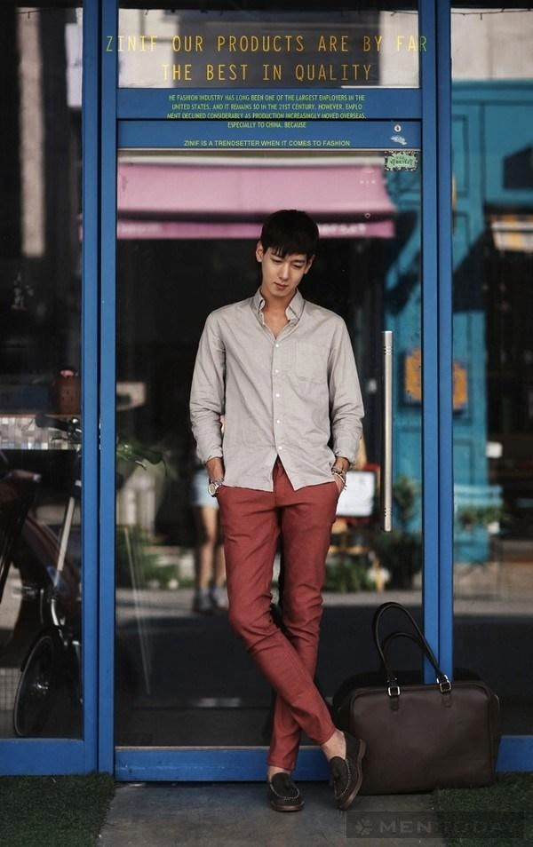 Đi giày không tất tới công sở khó mà dễ