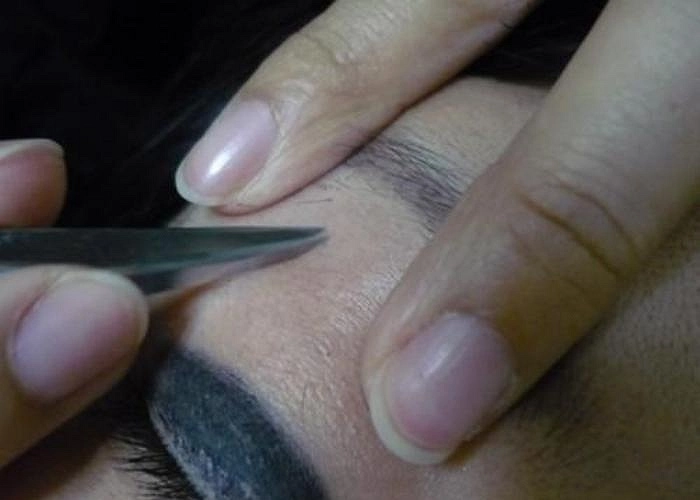 Những thói quen vừa bẩn vừa thiếu lịch sự nơi công sở
