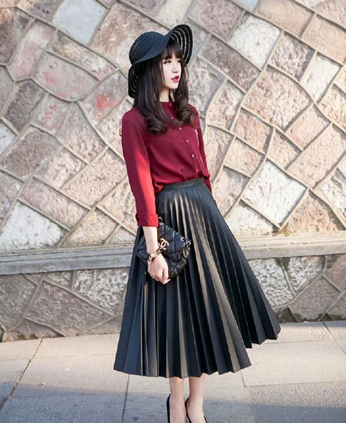 Nữ công sở tôn eo thon nhờ váy xếp pli