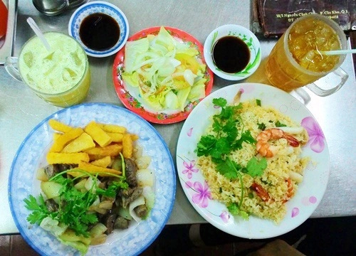 Quán món gì cũng có từ sáng đến đêm cho dân công sở