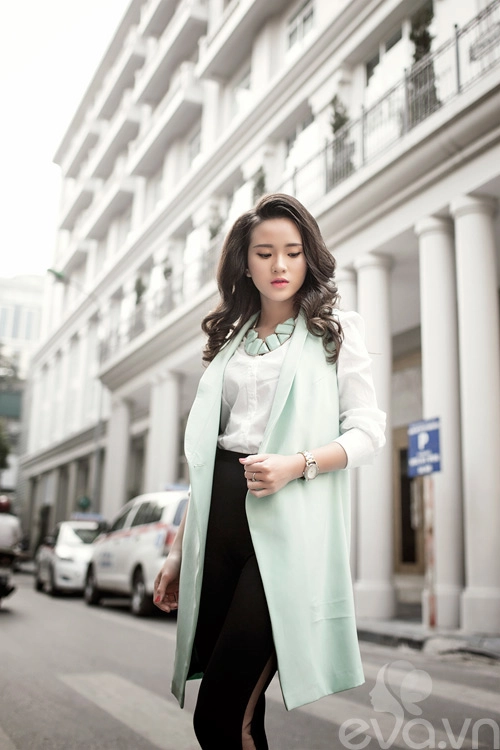 Tuyệt chiêu để rạng rỡ chốn công sở với gam pastel