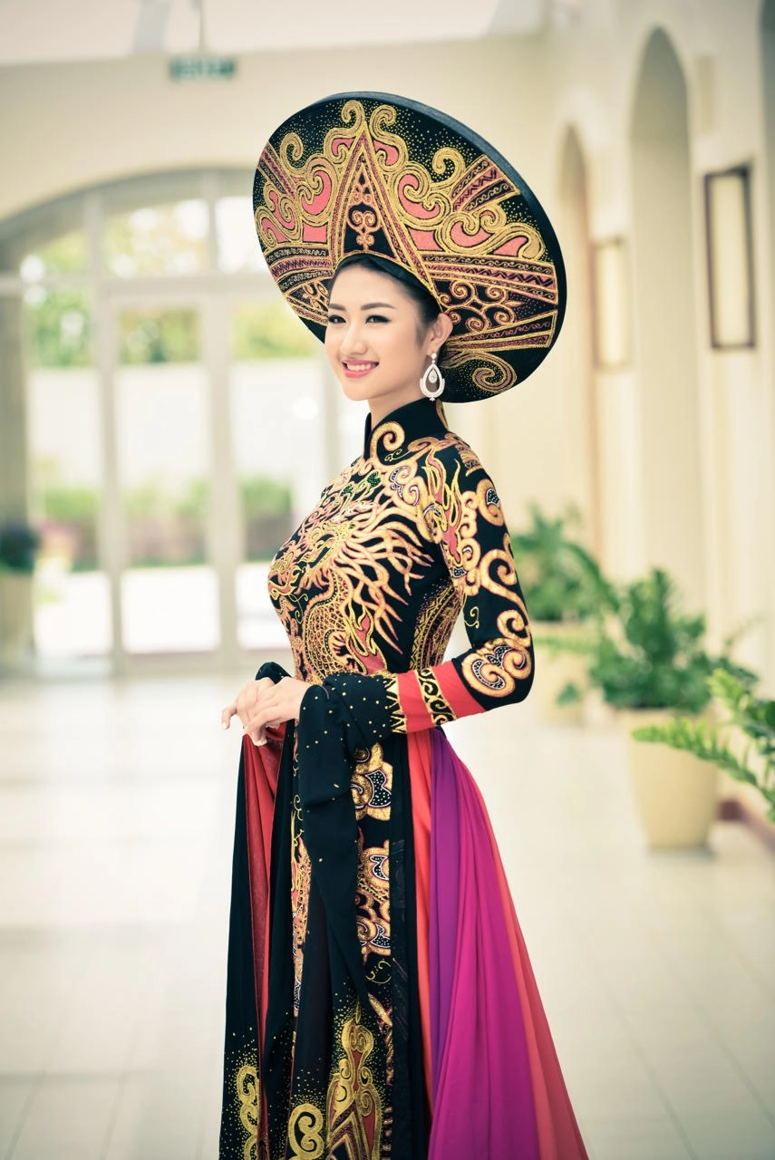Hoa hậu bản sắc nữ du học si