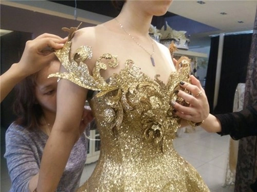 Ngắm 4 bộ váy khoảng nửa tỷ trong đêm nhạc hà hồ