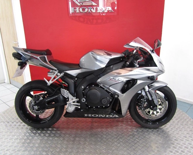 Những chiếc môtô sportbike tốt nhất đến từ hãng xe nhật bản