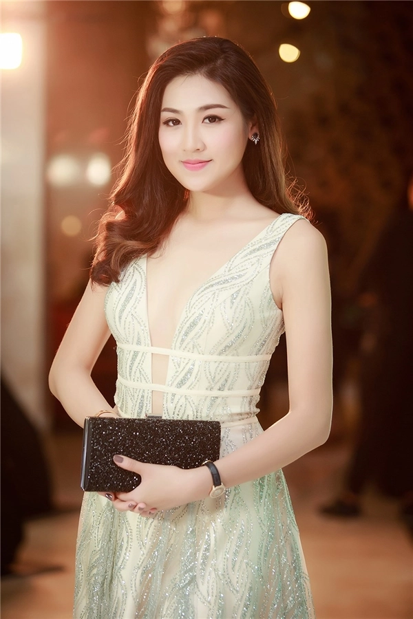 Kỳ duyên tú anh cực xinh đẹp dự sự kiện