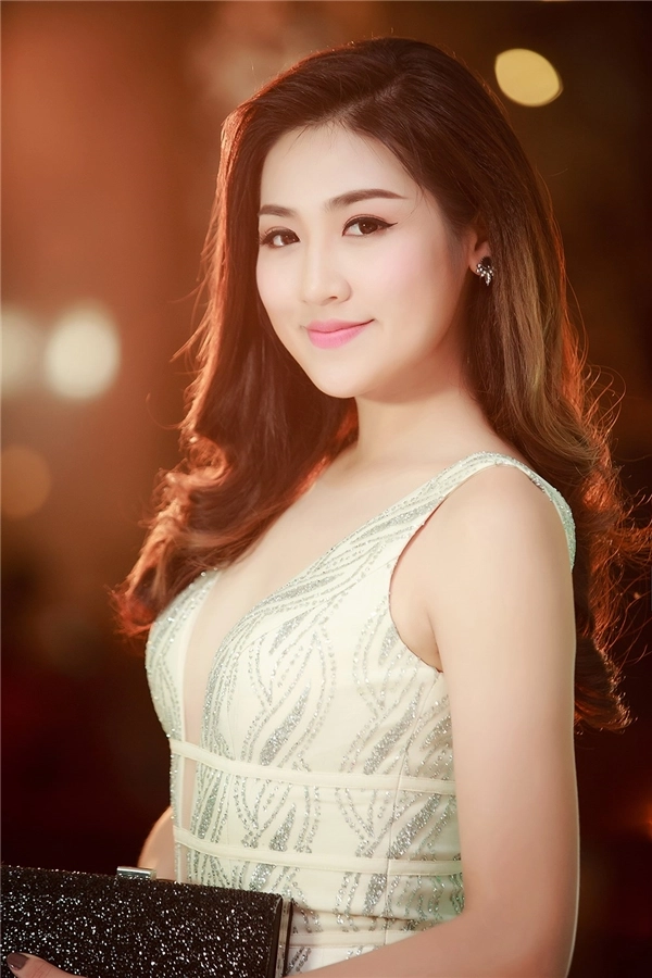 Kỳ duyên tú anh cực xinh đẹp dự sự kiện