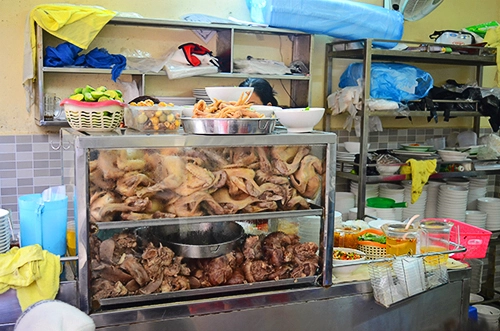 ngon nức lòng khi ghé quán bánh ướt lòng gà 3 đời ở đà lạt