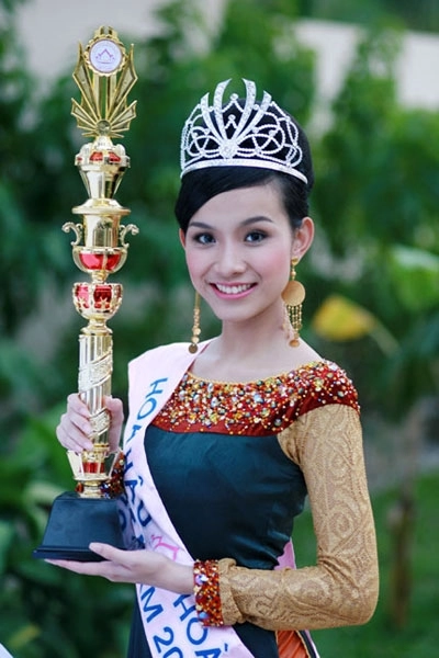 soi giá các loại vương miện của hoa hậu á hậu việt