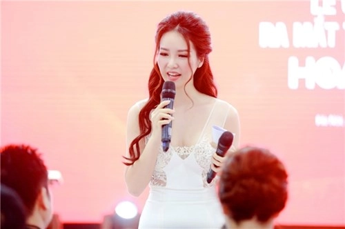 Á hậu thụy vân vẫn sắc nước hương trời như thuở mới đăng quang