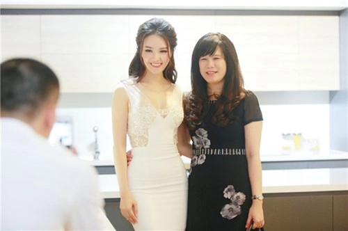 Á hậu thụy vân vẫn sắc nước hương trời như thuở mới đăng quang