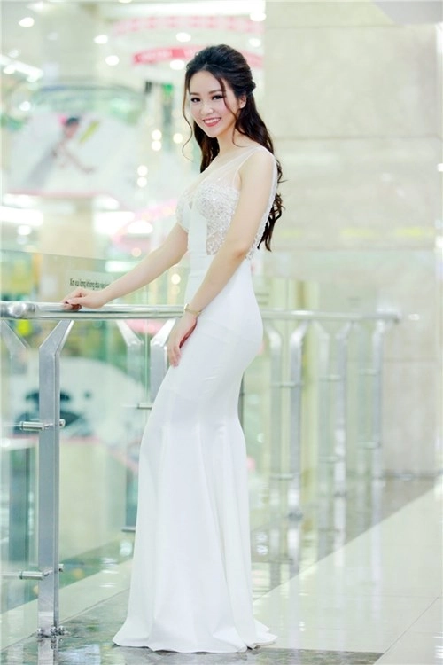 Á hậu thụy vân vẫn sắc nước hương trời như thuở mới đăng quang