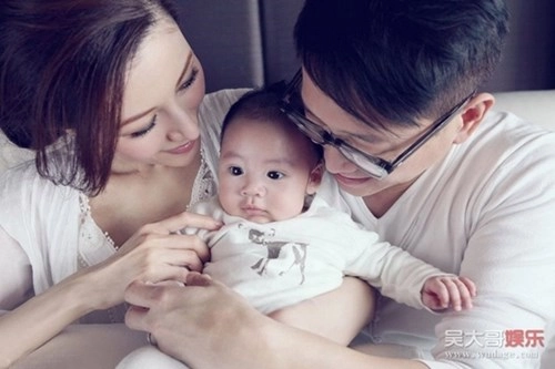 Hoa hậu đẹp nhất lịch sử hong kong và 2 lần mang tiếng hồ li