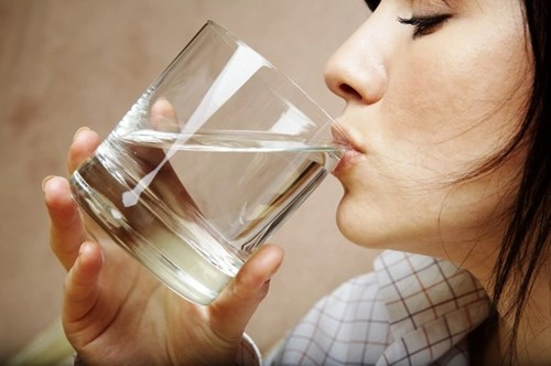 Nguy hiểm ung thư vì uống nước đun sôi để nguội lâu ngày