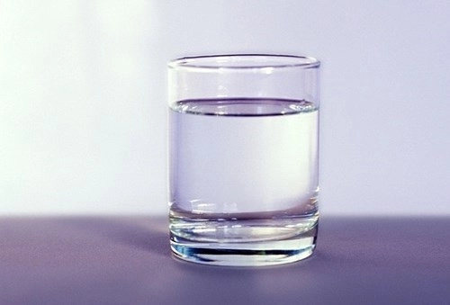 Nguy hiểm ung thư vì uống nước đun sôi để nguội lâu ngày