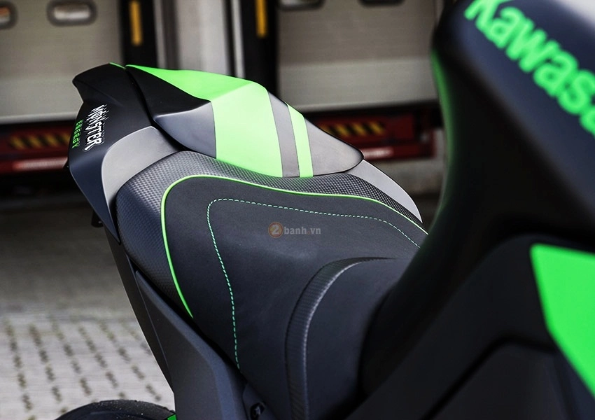 Vẻ ngoài dữ dằn của chiếc kawasaki z1000 độ phiên bản monster