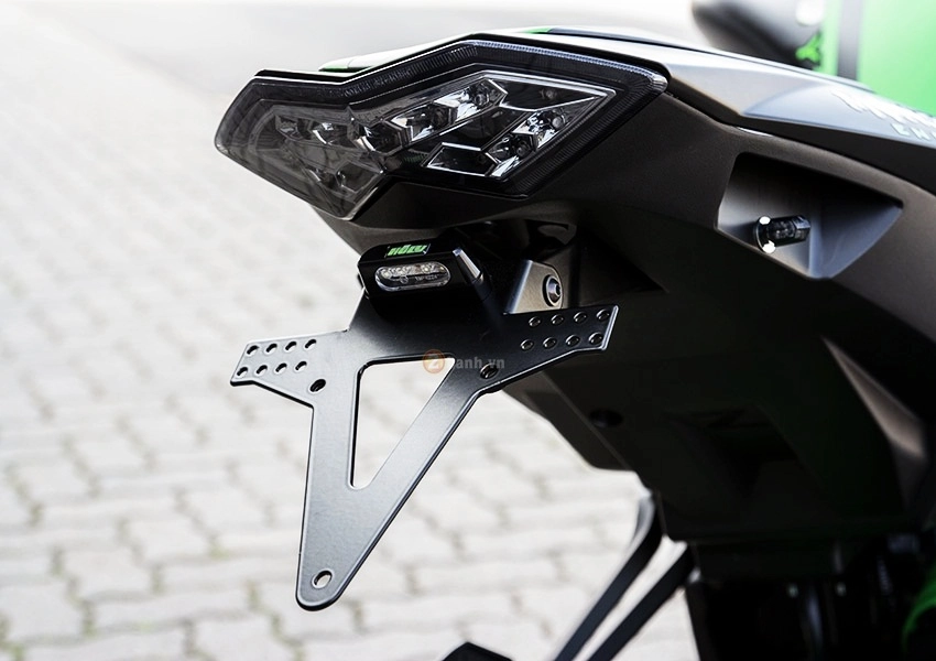 Vẻ ngoài dữ dằn của chiếc kawasaki z1000 độ phiên bản monster