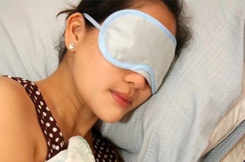 Đặt lưỡi phía sau răng thế này sẽ giúp bạn dễ ngủ hơn