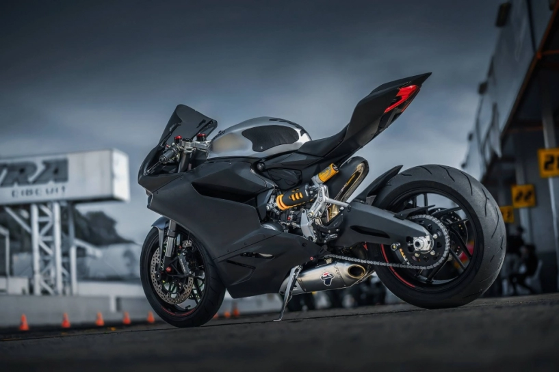 Ducati 899 panigale nhôm xước huyền ảo và chất chơi