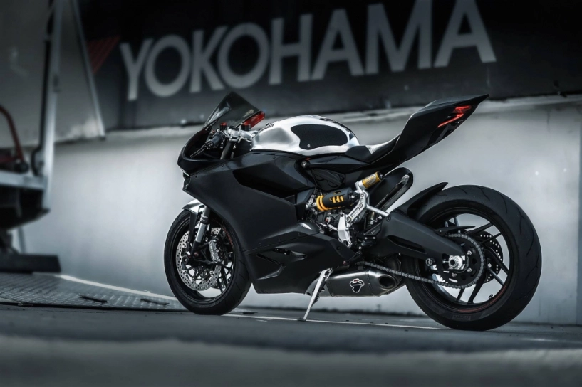 Ducati 899 panigale nhôm xước huyền ảo và chất chơi