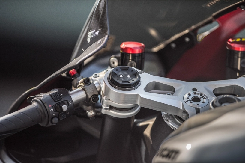 Ducati 899 panigale nhôm xước huyền ảo và chất chơi