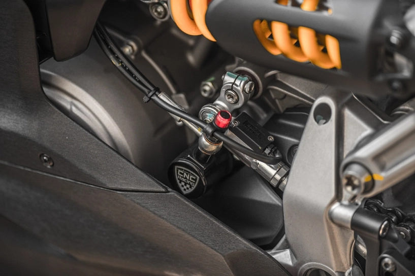 Ducati 899 panigale nhôm xước huyền ảo và chất chơi