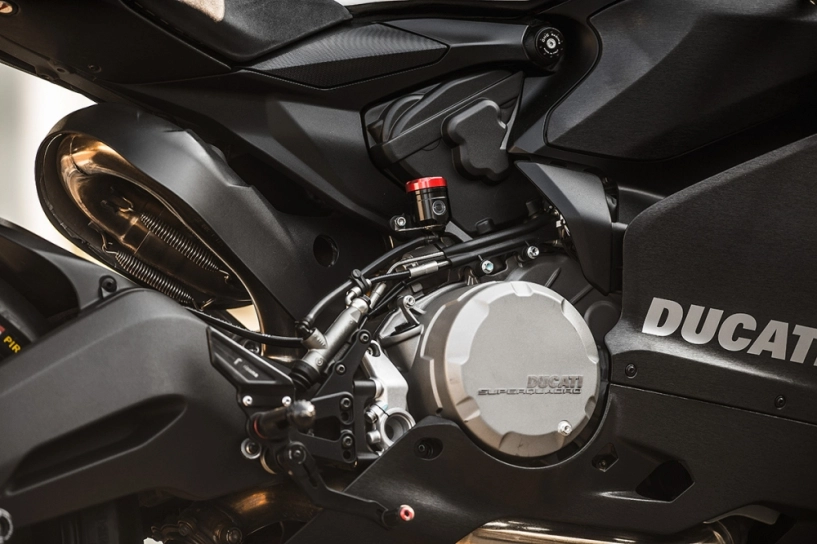 Ducati 899 panigale nhôm xước huyền ảo và chất chơi
