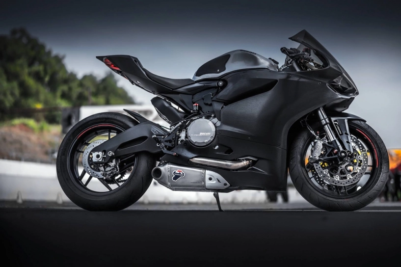 Ducati 899 panigale nhôm xước huyền ảo và chất chơi