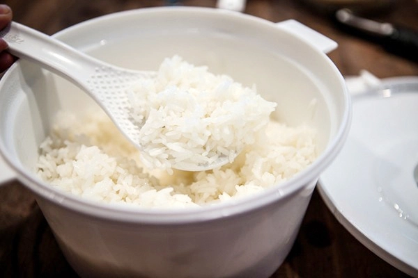 Làm thế nào để cơm lâu thiu trong ngày hè