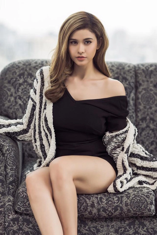Mỏi mắt ngắm body của gái một con sexy nhất nhì vbiz