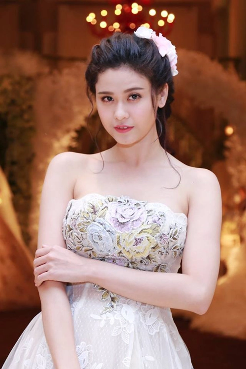 Mỏi mắt ngắm body của gái một con sexy nhất nhì vbiz