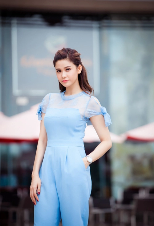 Mỏi mắt ngắm body của gái một con sexy nhất nhì vbiz